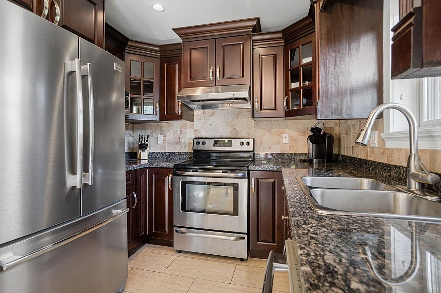 768 E 11th Avenue Vancouver, BC - 11