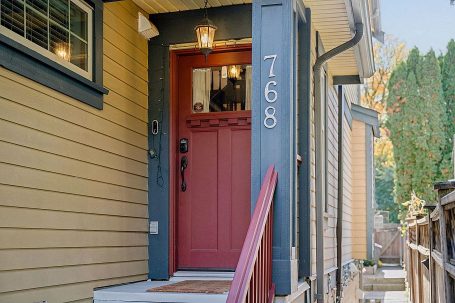 768 E 11th Avenue Vancouver, BC - 2