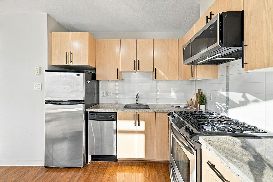 709 1068 W Broadway Vancouver, BC - 14