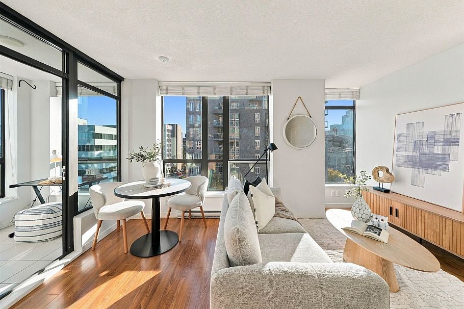 709 1068 W Broadway Vancouver, BC - 2