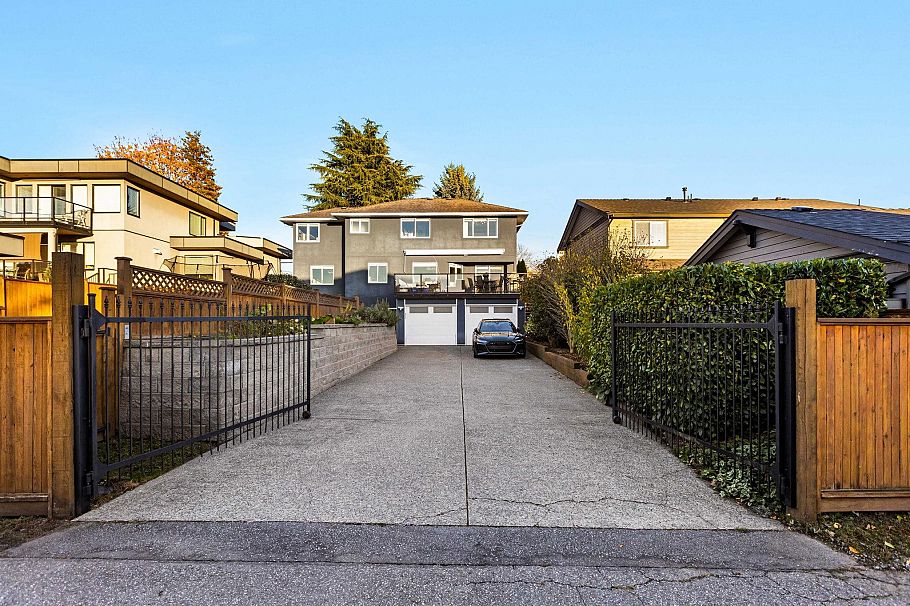 1417 Jones Avenue North Vancouver, BC - 30