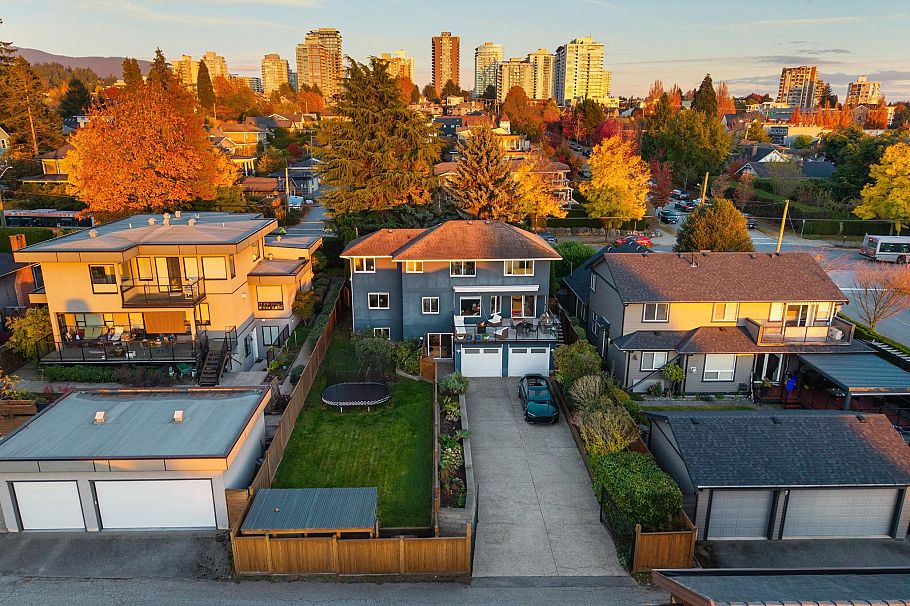 1417 Jones Avenue North Vancouver, BC - 31