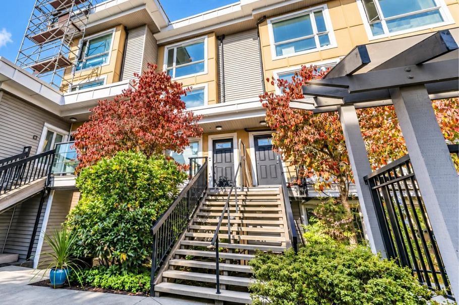 64 728 W 14th Street North Vancouver, BC - 2