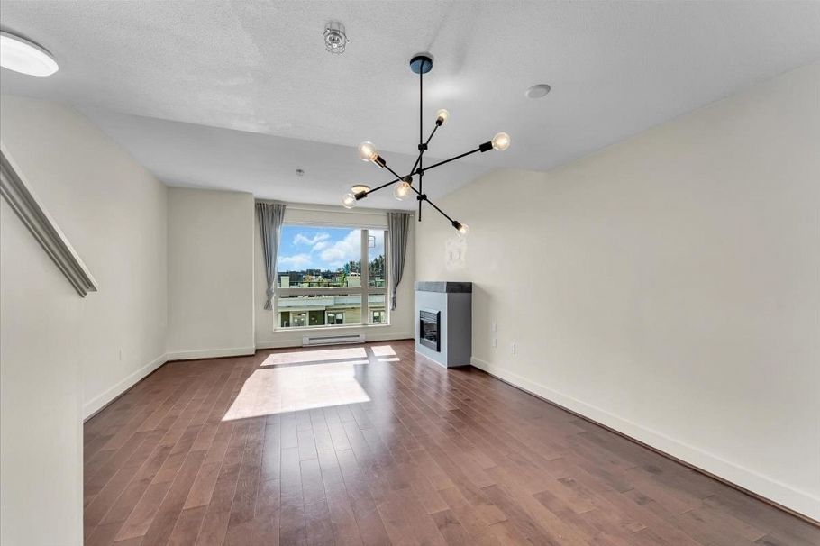 64 728 W 14th Street North Vancouver, BC - 4