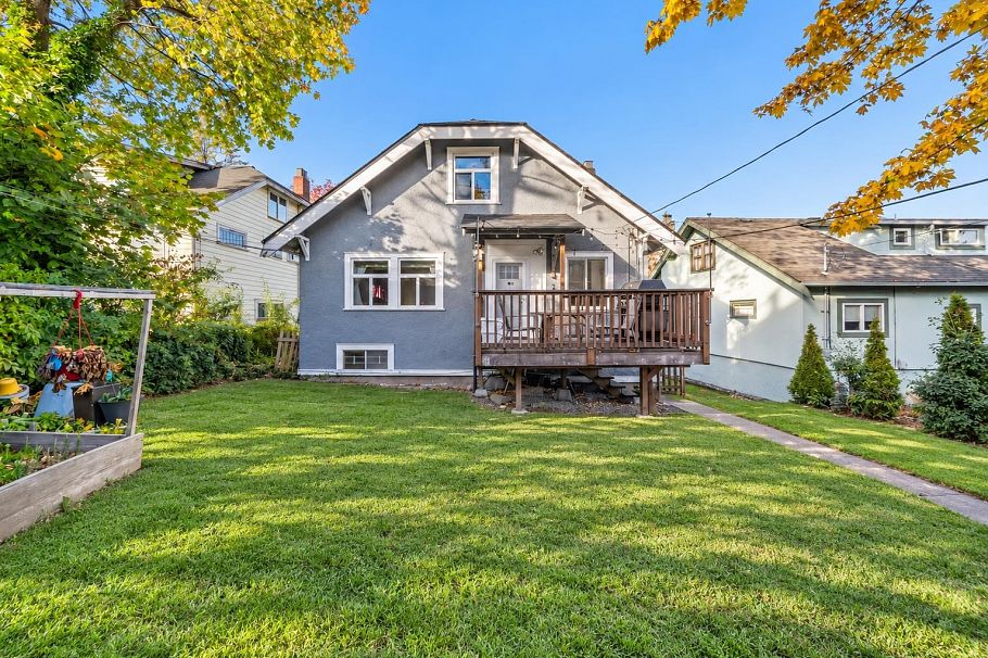 3588 W King Edward Avenue Vancouver, BC - 32