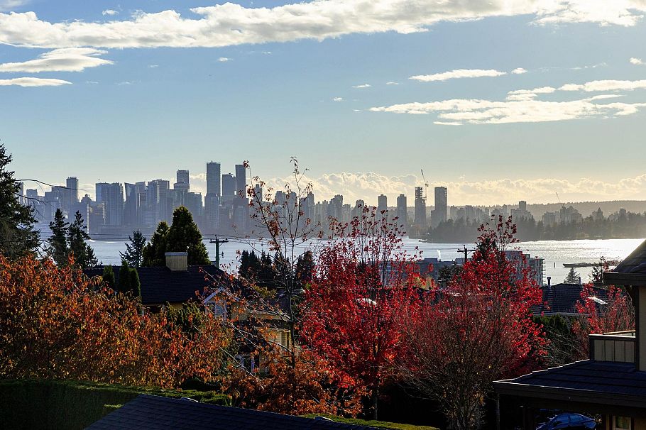 1417 Jones Avenue North Vancouver, BC - 26