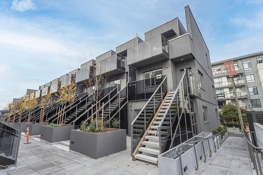 235 602 E 2nd Street North Vancouver, BC - 32
