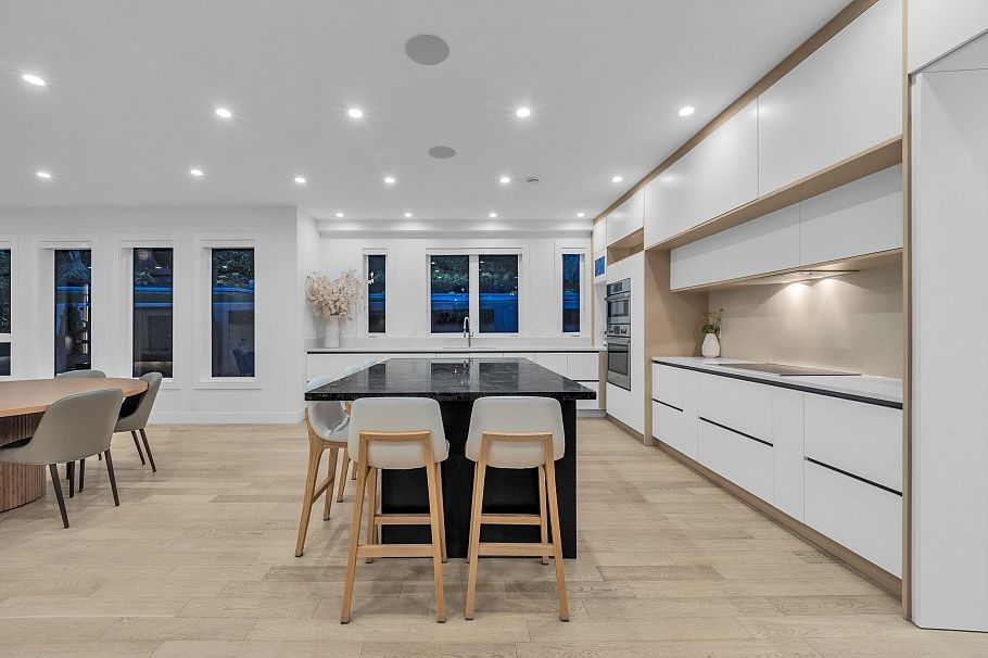 4324 Glencanyon Drive North Vancouver, BC - 7