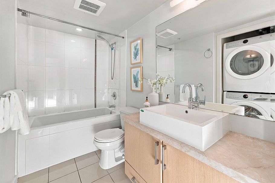 709 1068 W Broadway Vancouver, BC - 22