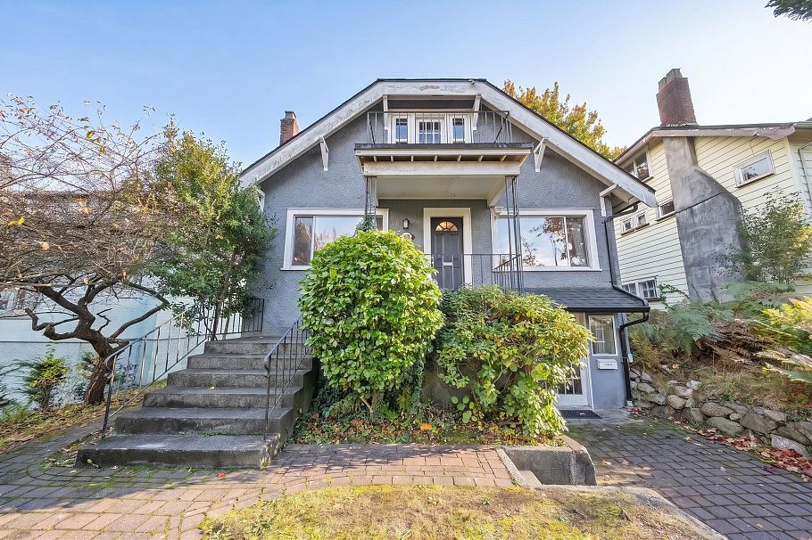 3588 W King Edward Avenue Vancouver, BC - 1