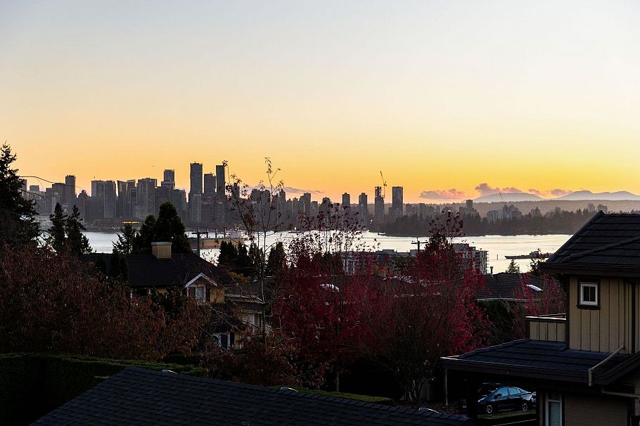 1417 Jones Avenue North Vancouver, BC - 2
