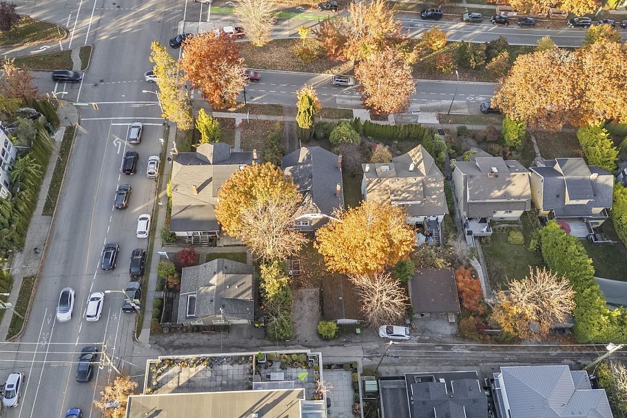 3588 W King Edward Avenue Vancouver, BC - 35