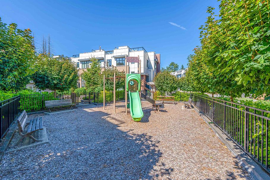 259 2035 Glenaire Drive North Vancouver, BC - 26