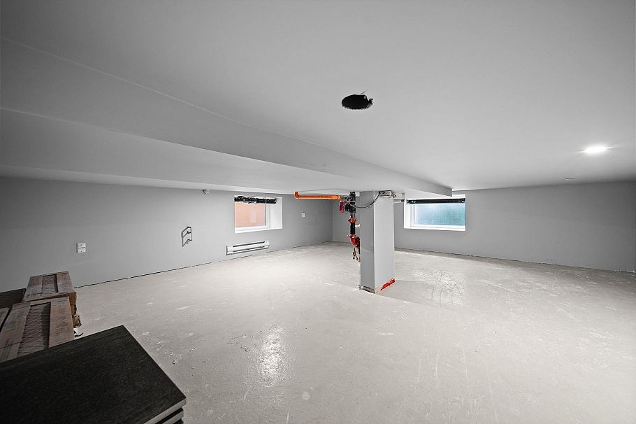 1 2557 W King Edward Avenue Vancouver, BC - 19