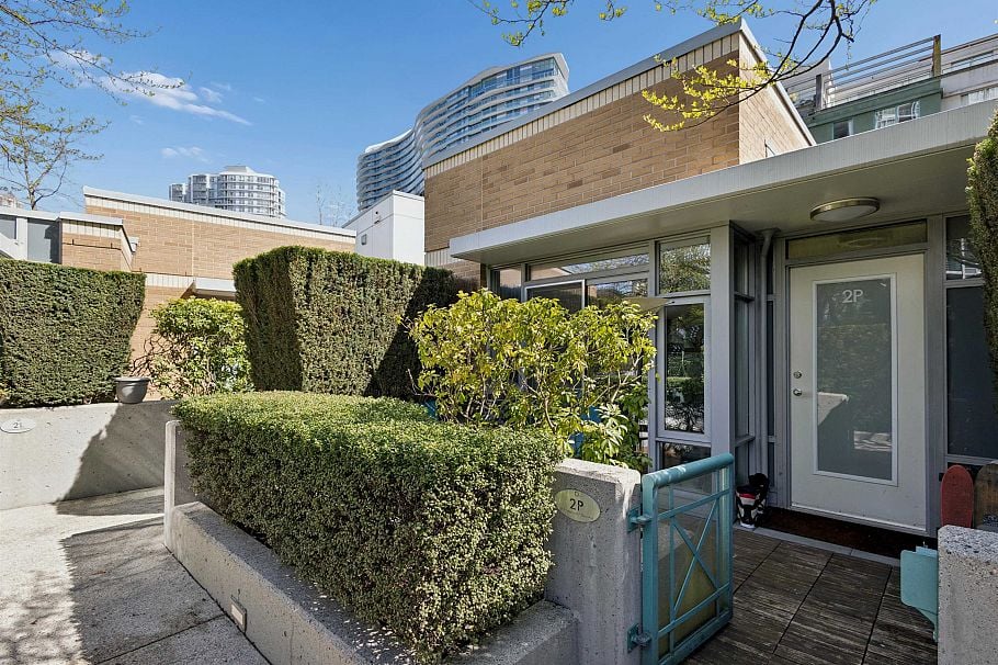 2P 1033 Marinaside Crescent Vancouver, BC - 1