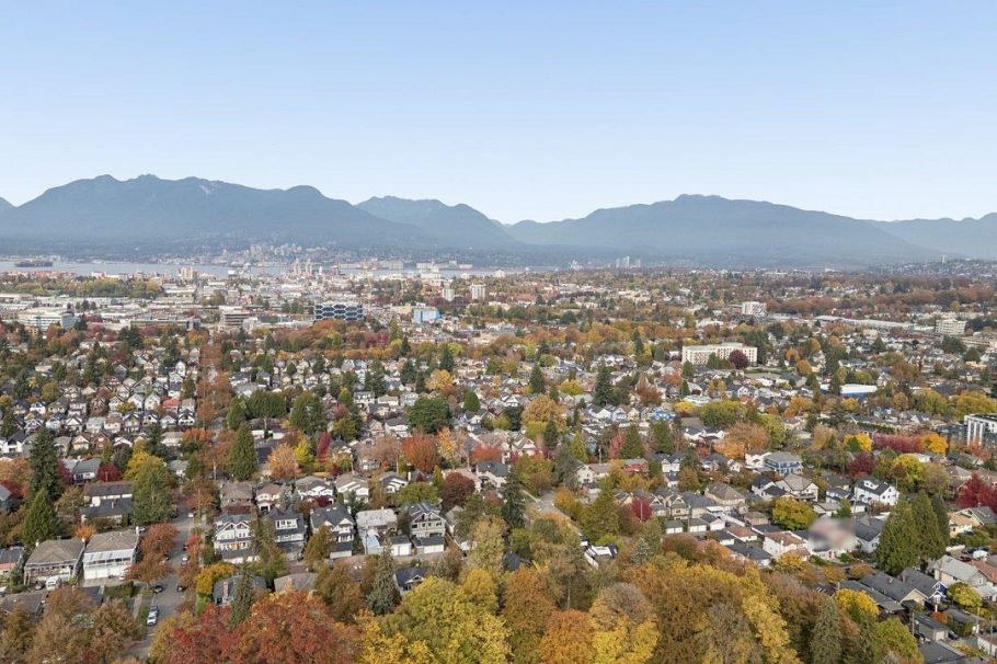 1104 E 18th Avenue Vancouver, BC - 35