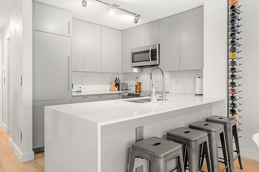 404 124 W 3rd Street North Vancouver, BC - 20