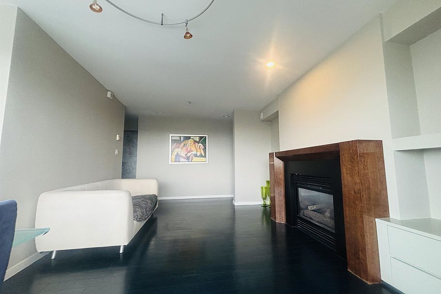 1100 5890 Balsam Street Vancouver, BC - 5
