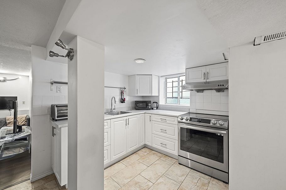 3588 W King Edward Avenue Vancouver, BC - 25