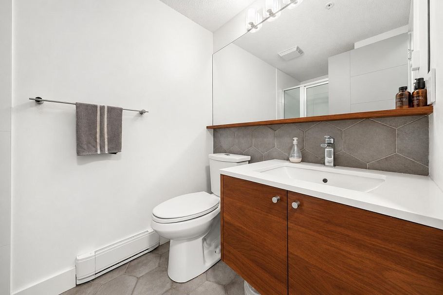 404 124 W 3rd Street North Vancouver, BC - 34