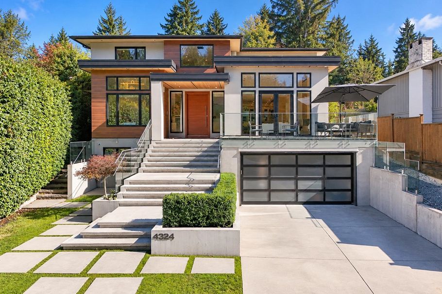 4324 Glencanyon Drive North Vancouver, BC - 1