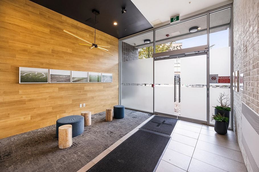209 725 Marine Drive North Vancouver, BC - 4