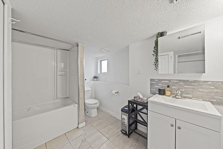3588 W King Edward Avenue Vancouver, BC - 26