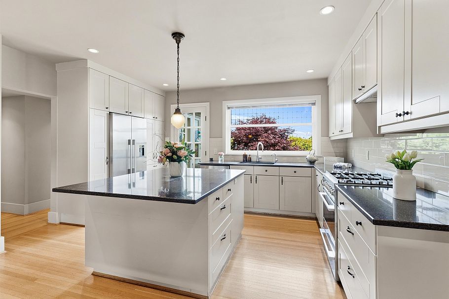 1971 W 36th Avenue Vancouver, BC - 9