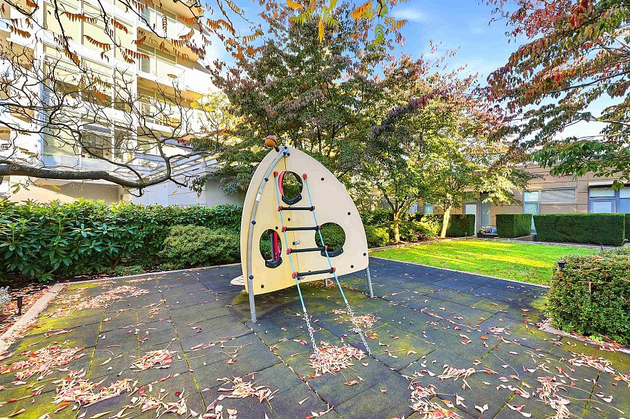 709 1068 W Broadway Vancouver, BC - 31