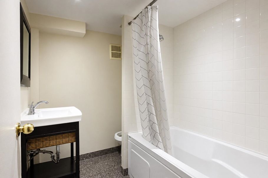 455 W 22nd Avenue Vancouver, BC - 22