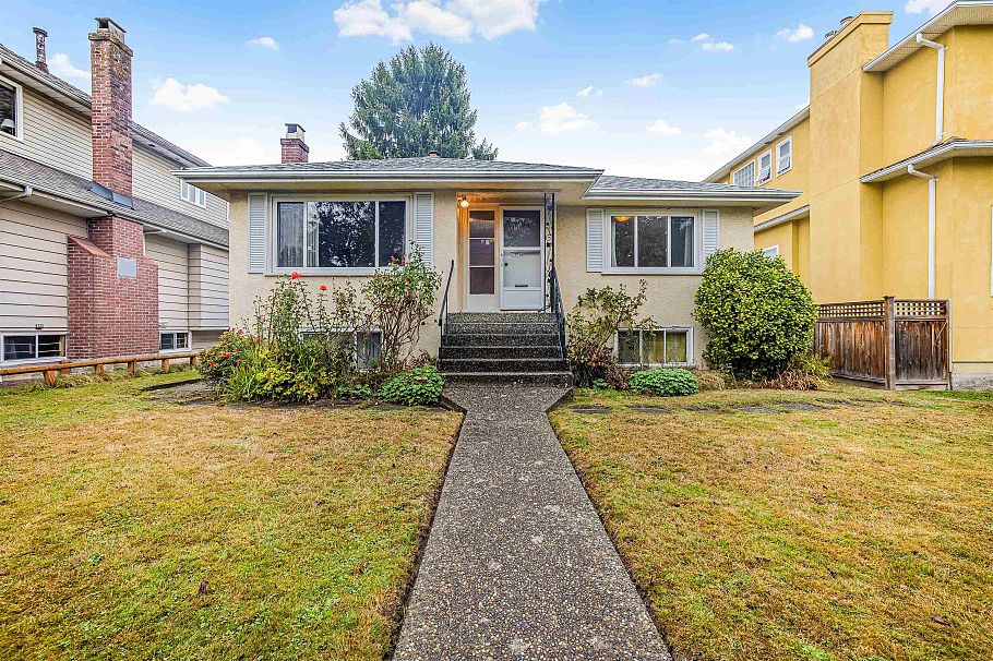 3039 W 20th Avenue Vancouver, BC - 1