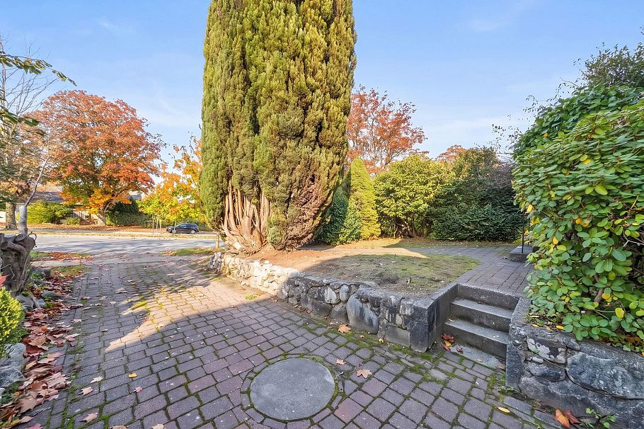 3588 W King Edward Avenue Vancouver, BC - 30