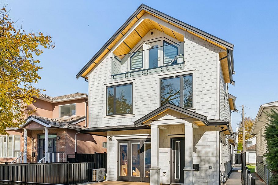 1 2897 E 45th Avenue Vancouver, BC - 2