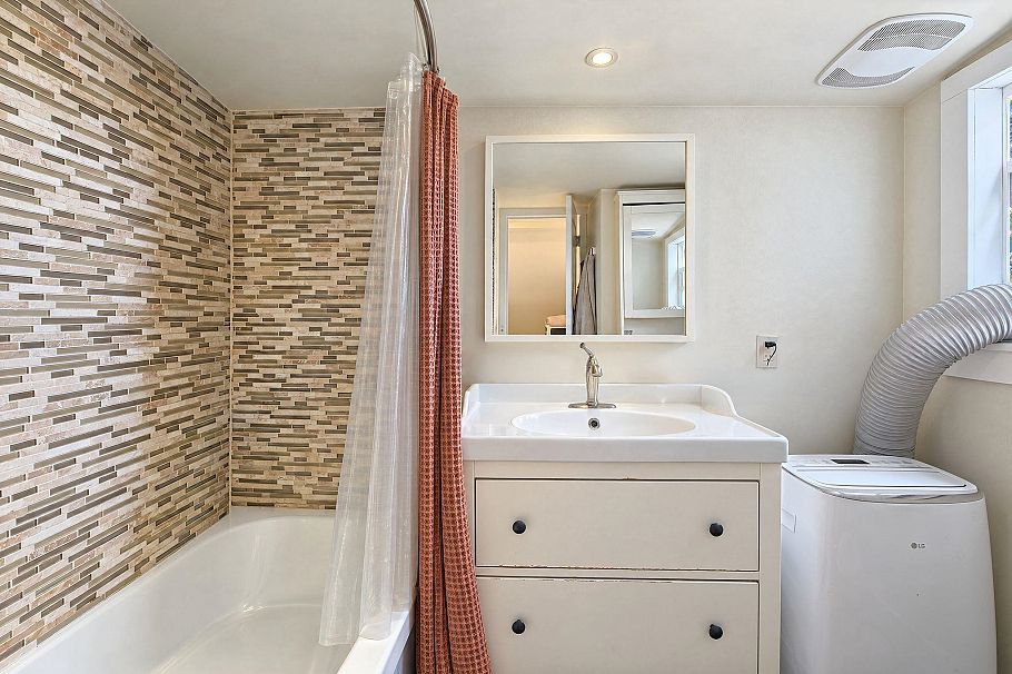 1701 Semlin Drive Vancouver, BC - 16