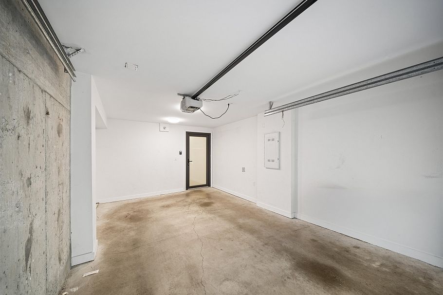 28 720 E 3rd Street North Vancouver, BC - 25