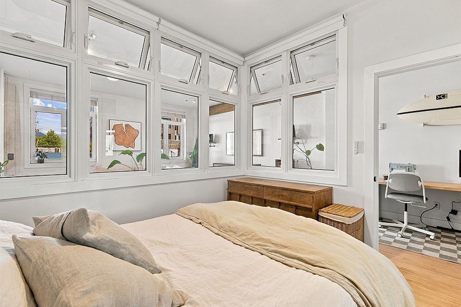 202 2556 E Hastings Street Vancouver, BC - 9
