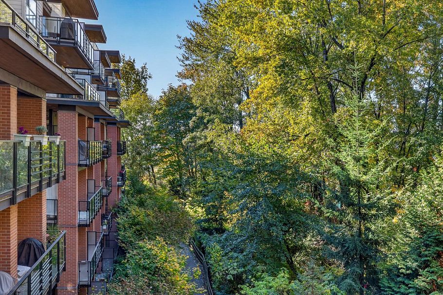 402 733 W 3rd Street North Vancouver, BC - 11