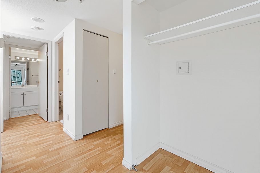 2401 1188 Howe Street Vancouver, BC - 26
