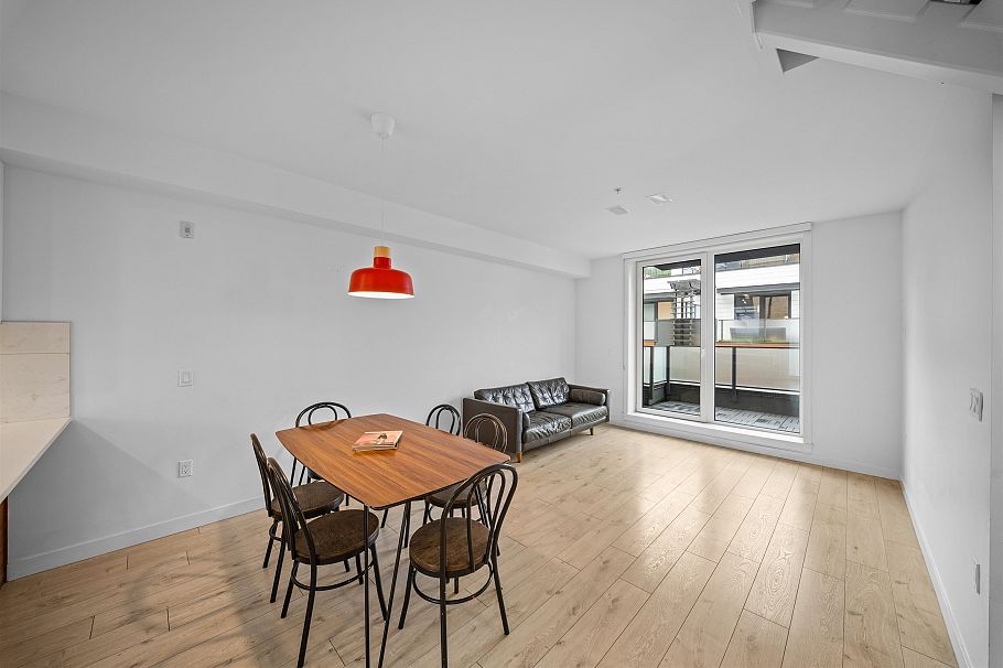 28 720 E 3rd Street North Vancouver, BC - 5