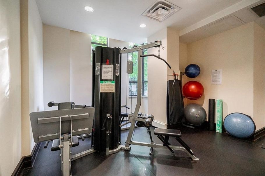 1004 170 W 1st Street North Vancouver, BC - 25