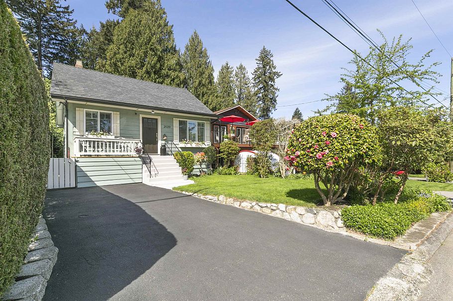 2029 Philip Avenue North Vancouver, BC - 2