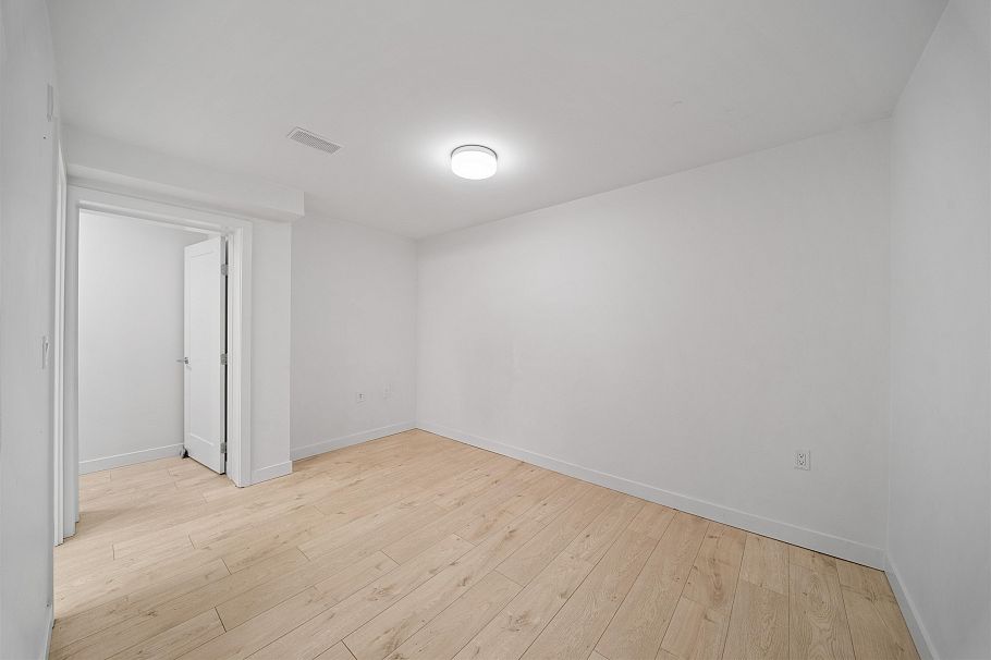 28 720 E 3rd Street North Vancouver, BC - 23
