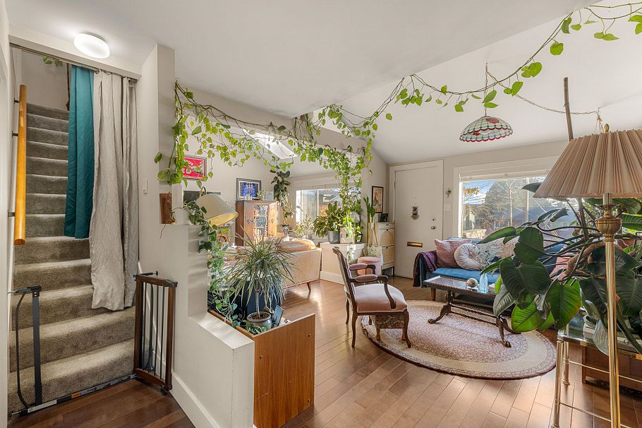 612 E 4th Street North Vancouver, BC - 19