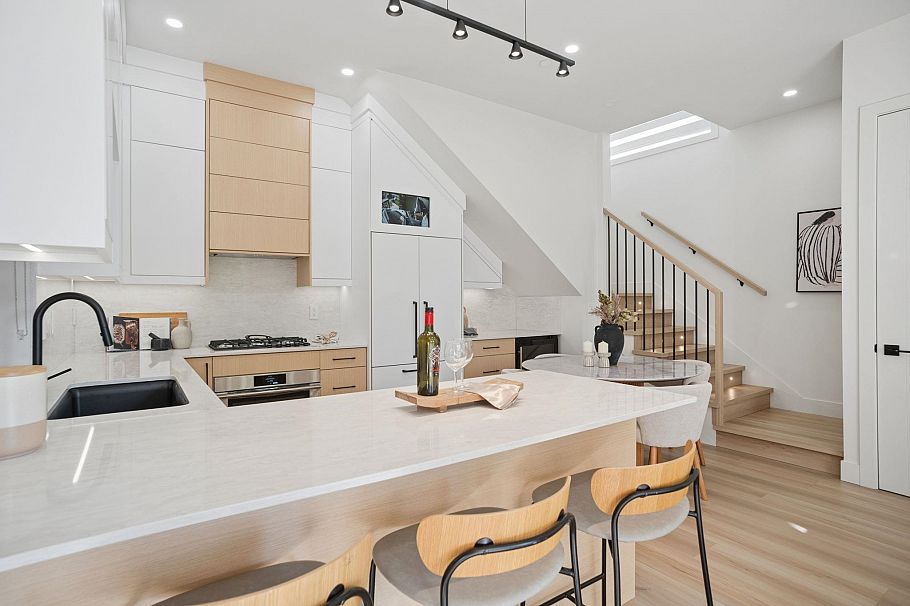1 2897 E 45th Avenue Vancouver, BC - 12