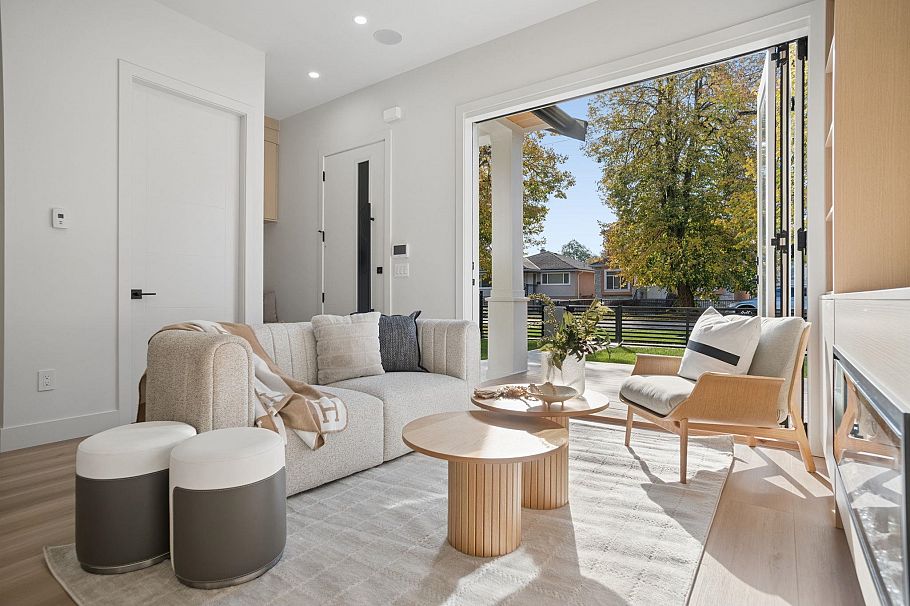 1 2897 E 45th Avenue Vancouver, BC - 6