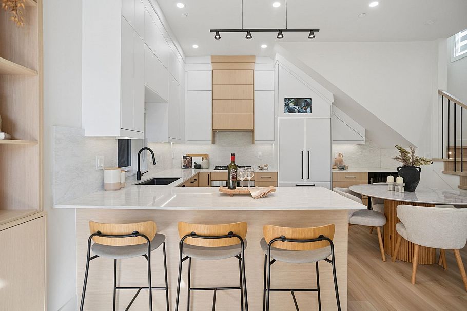 1 2897 E 45th Avenue Vancouver, BC - 9