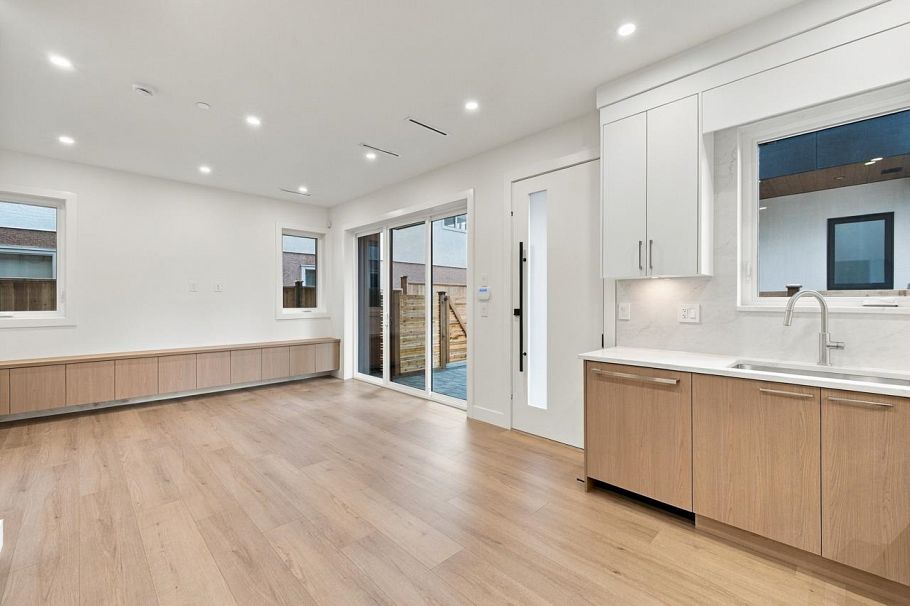 2 3018 E 19th Avenue Vancouver, BC - 7