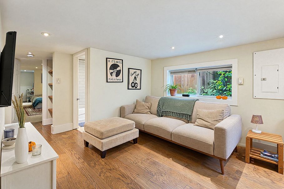 1701 Semlin Drive Vancouver, BC - 24