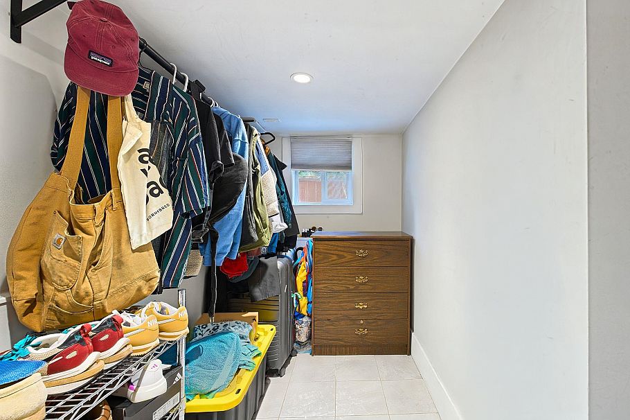 1701 Semlin Drive Vancouver, BC - 33