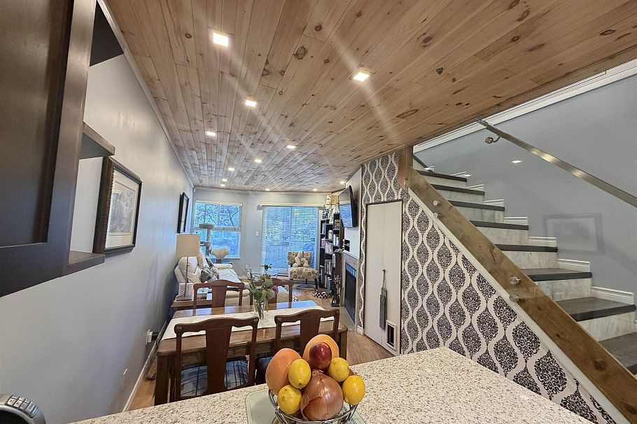 C 733 W 16th Avenue Vancouver, BC - 3